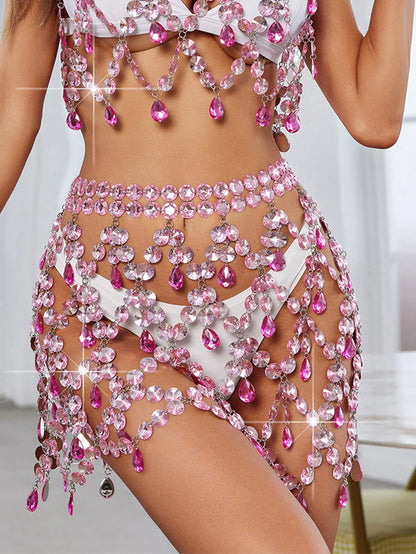 Lyxig rygglös strassklänning i metallisk mesh